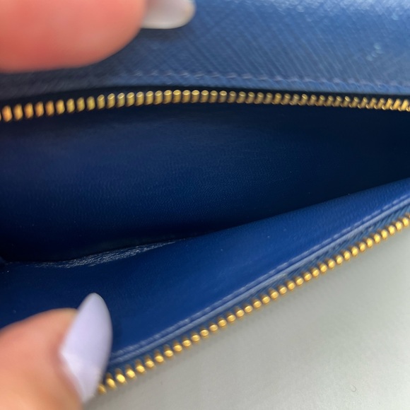 EUC π¦ PRADA Large Navy Blue Saffiano Leather Wallet ID Card Case Gold Chain Box - Picture 16 of 16